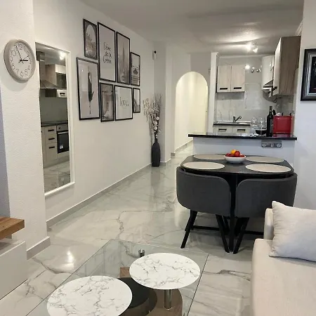 Apartment Close To The With Garage