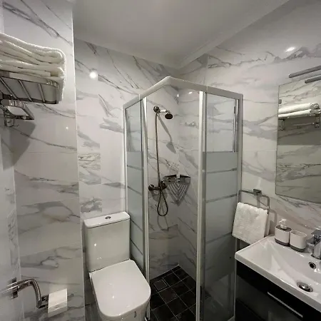 Apartment Close To The With Garage