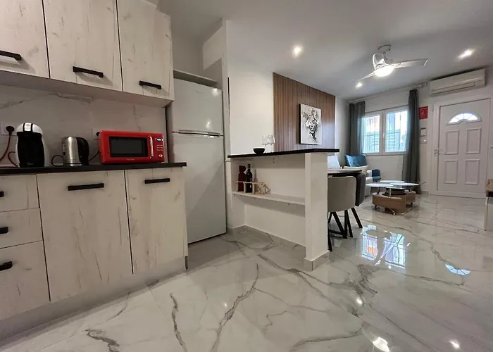 Close To The With Garage Torrevieja