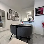 Close To The With Garage Apartament