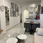 Apartament Close To The With Garage