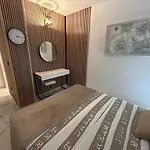 Close To The With Garage Apartament *