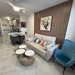 Close To The With Garage Apartament