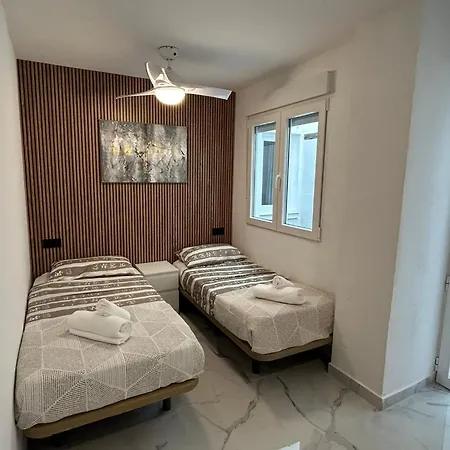 Close To The With Garage Apartament