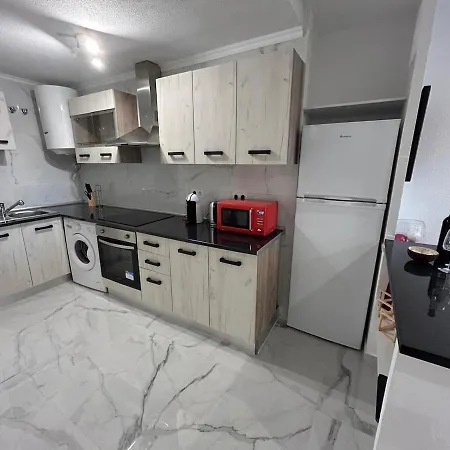 Close To The With Garage Apartament *