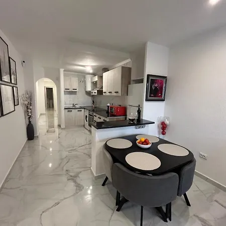 Close To The With Garage Апартаменты *